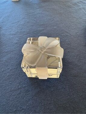 Tiffany & Co. Crystal Gift Box Paperweight – EUC